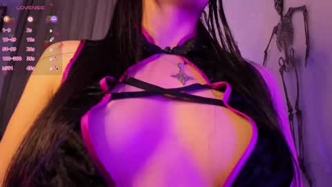 Angela   online show from 10/04/25, 05:00