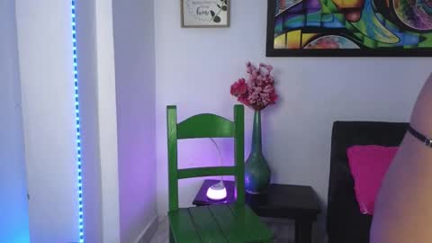   0900 p.m a 0500 a.m Colombia time UTC -5  online show from 03/13/26, 02:40