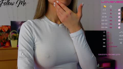 Snapshot of _sweetcams_ chatting on 12/22/24, 06:06 Dasha online show from 12/22/24, 06:06