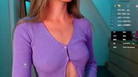 Snapshot of _sweetcams_ chatting on 09/16/25, 06:03 Dasha online show from 09/16/25, 06:03