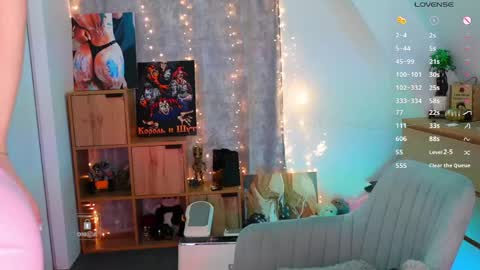 Snapshot of _sweetcams_ chatting on 05/13/26, 05:32 Dasha online show from 05/13/26, 05:32