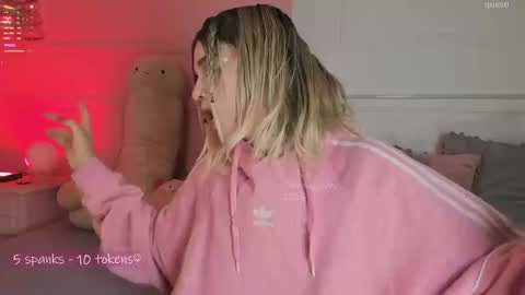 _tammarra_ online show from 09/19/25, 01:34