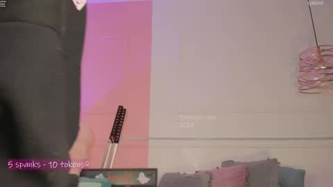 _tammarra_ online show from 10/10/25, 02:05