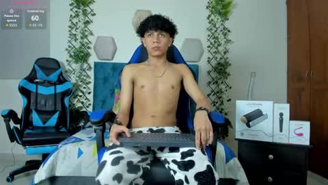 Snapshot of _taylor_black chatting on 10/07/25, 12:19 Taylor online show from 10/07/25, 12:19