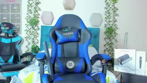 Snapshot of _taylor_black chatting on 10/08/25, 11:46 Taylor online show from 10/08/25, 11:46