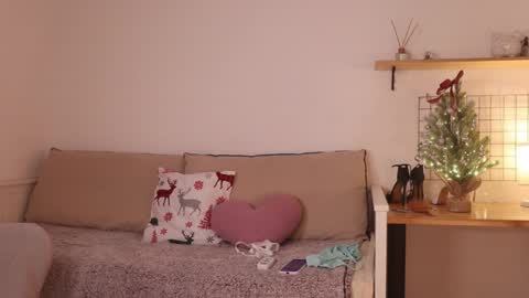 Snapshot of _teasecake_ chatting on 12/07/24, 04:31 Annie online show from 12/07/24, 04:31