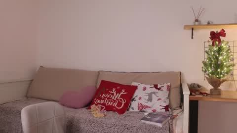 Snapshot of _teasecake_ chatting on 12/28/24, 04:30 Annie online show from 12/28/24, 04:30