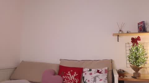 Snapshot of _teasecake_ chatting on 01/02/25, 04:41 Annie online show from 01/02/25, 04:41