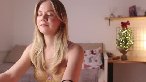 Snapshot of _teasecake_ chatting on 01/10/25, 01:21 Annie online show from 01/10/25, 01:21