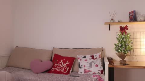 Snapshot of _teasecake_ chatting on 01/11/25, 07:28 Annie online show from 01/11/25, 07:28