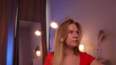 Snapshot of _teasecake_ chatting on 03/11/25, 01:37 Annie online show from 03/11/25, 01:37