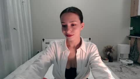 Mia online show from 11/30/25, 07:51