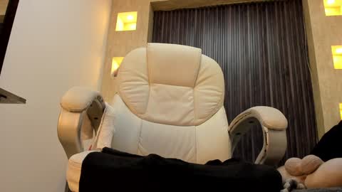 Snapshot of _tiffany_queen chatting on 01/09/25, 05:54 Stefania online show from 01/09/25, 05:54