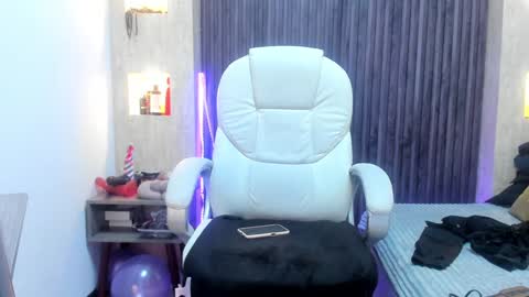 Snapshot of _tiffany_queen chatting on 01/17/25, 09:17 Stefania online show from 01/17/25, 09:17