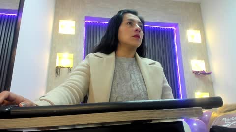 Snapshot of _tiffany_queen chatting on 01/22/25, 02:35 Stefania online show from 01/22/25, 02:35