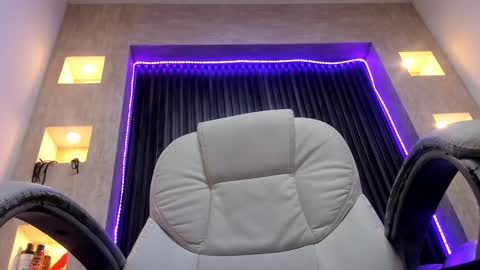 Snapshot of _tiffany_queen chatting on 01/23/25, 02:28 Stefania online show from 01/23/25, 02:28