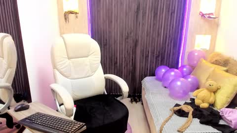 Snapshot of _tiffany_queen chatting on 01/24/25, 08:00 Stefania online show from 01/24/25, 08:00