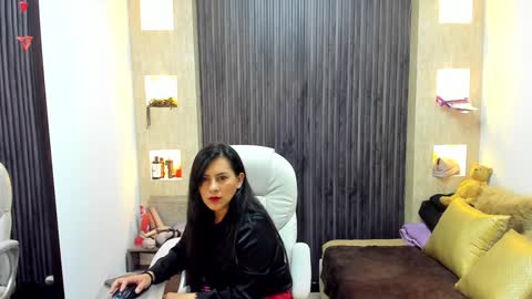 Snapshot of _tiffany_queen chatting on 02/07/25, 04:03 Stefania online show from 02/07/25, 04:03