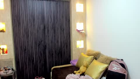 Snapshot of _tiffany_queen chatting on 02/08/25, 03:53 Stefania online show from 02/08/25, 03:53