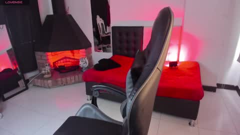 Snapshot of _tiffanyy chatting on 02/17/25, 06:26 Tifany online show from 02/17/25, 06:26