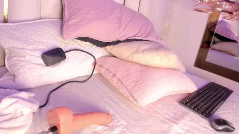 Rousse  online show from 03/11/25, 10:42