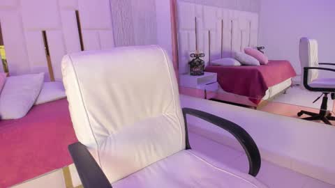 Rousse  online show from 12/22/25, 07:33