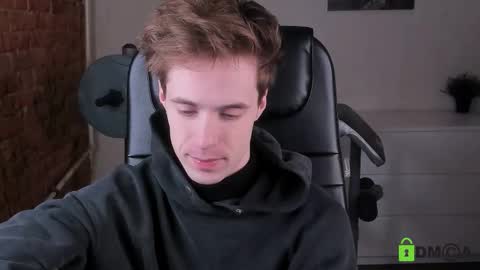 Snapshot of _tokyo_ghoul chatting on 12/21/25, 10:22 _tokyo_ghoul online show from 12/21/25, 10:22