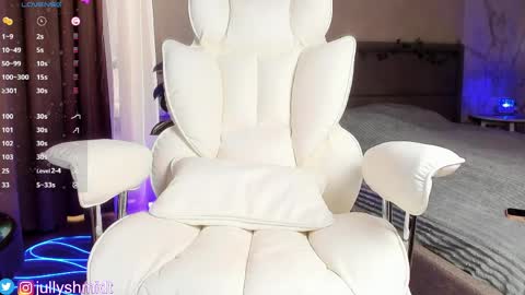 Julia online show from 04/10/26, 05:34