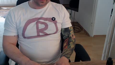 Snapshot of _trythis_ chatting on 04/06/26, 03:02 _trythis_ online show from 04/06/26, 03:02