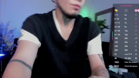 Snapshot of _tyler_joness chatting on 12/14/25, 06:08 Tyler online show from 12/14/25, 06:08