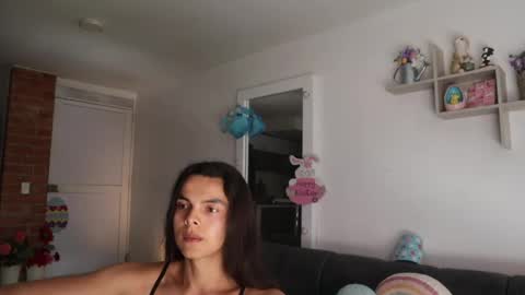 Anastasia Vahos online show from 04/17/26, 05:16