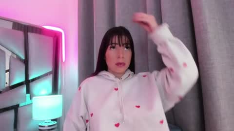 _valeria_saenz_ online show from 06/15/26, 03:09