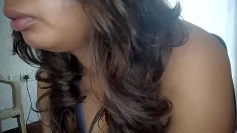 Snapshot of _vanshika_0 chatting on 09/15/25, 08:03 _vanshika_0 online show from 09/15/25, 08:03
