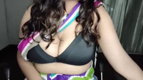 Snapshot of _vanshika_0 chatting on 09/30/25, 02:44 _vanshika_0 online show from 09/30/25, 02:44