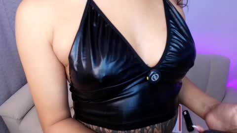 _velka_ online show from 12/17/25, 02:28