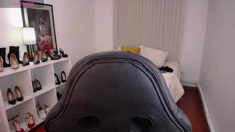 Snapshot of _victoria_collins chatting on 12/04/24, 04:05 Sol online show from 12/04/24, 04:05