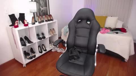 Snapshot of _victoria_collins chatting on 12/17/24, 03:49 Sol online show from 12/17/24, 03:49