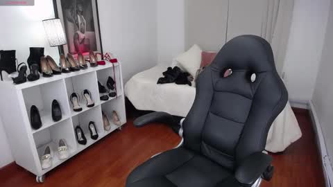 Snapshot of _victoria_collins chatting on 12/19/24, 09:40 Sol online show from 12/19/24, 09:40