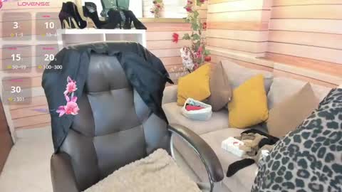 Snapshot of _victoria_collins chatting on 04/25/26, 11:02 Sol online show from 04/25/26, 11:02