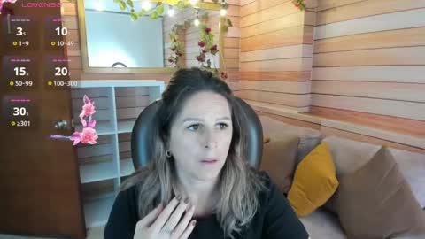 Snapshot of _victoria_collins chatting on 04/27/26, 10:57 Sol online show from 04/27/26, 10:57