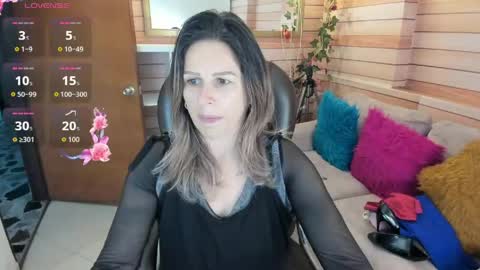 Snapshot of _victoria_collins chatting on 05/04/26, 10:55 Sol online show from 05/04/26, 10:55