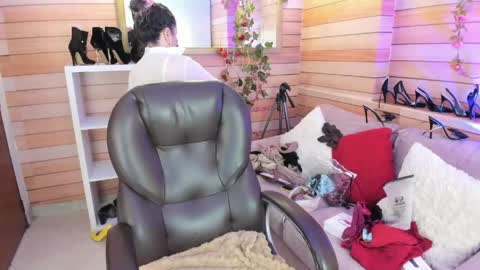 Snapshot of _victoria_collins chatting on 05/28/26, 10:56 Sol online show from 05/28/26, 10:56