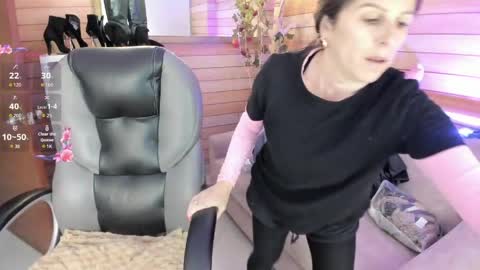 Snapshot of _victoria_collins chatting on 06/07/26, 11:47 Sol online show from 06/07/26, 11:47