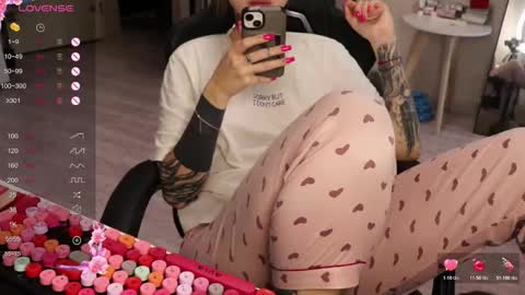 Alis online show from 11/12/25, 08:04