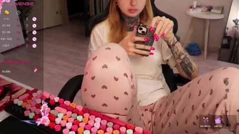 Alis online show from 11/21/25, 09:19