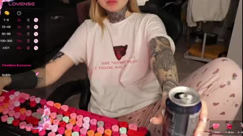 Alis online show from 04/22/26, 01:56