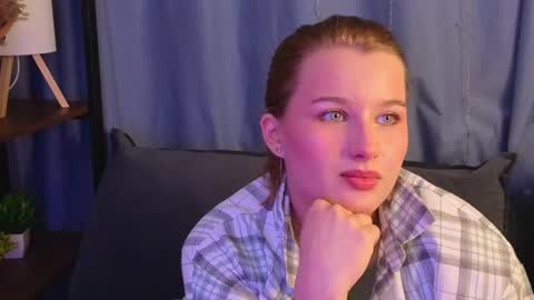 _watchmesmile_ online show from 04/23/26, 04:24