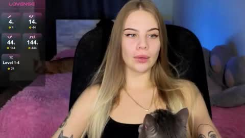 Vera online show from 10/13/25, 09:42