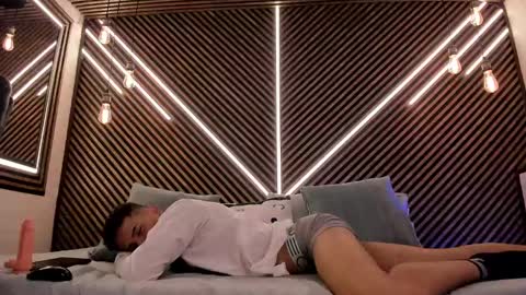 Snapshot of _white_fox_ chatting on 02/12/25, 05:58 white fox online show from 02/12/25, 05:58