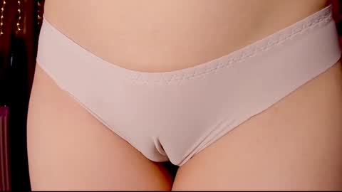 Snapshot of _witch__ chatting on 12/31/24, 11:09 Enni online show from 12/31/24, 11:09